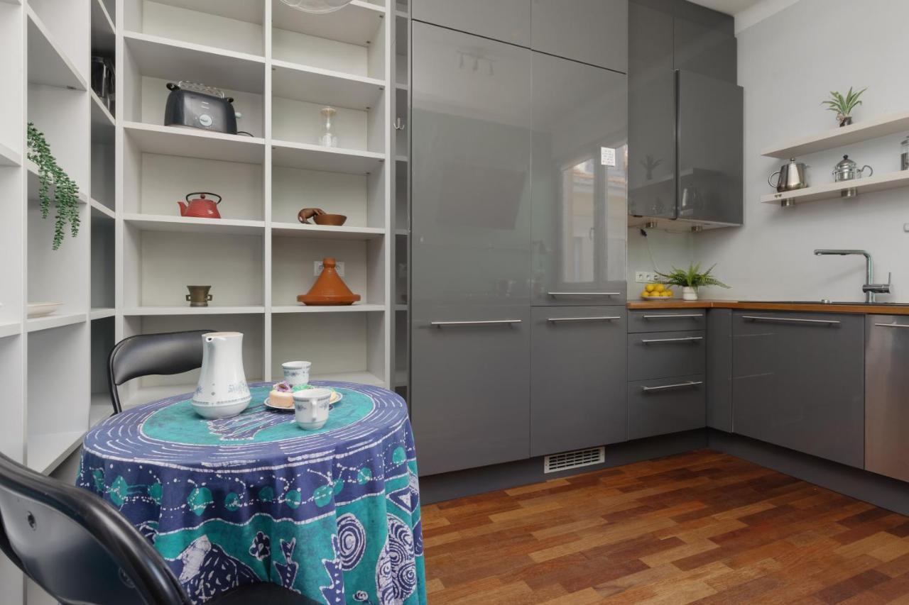 Comfy Centre By Renters Apartment
